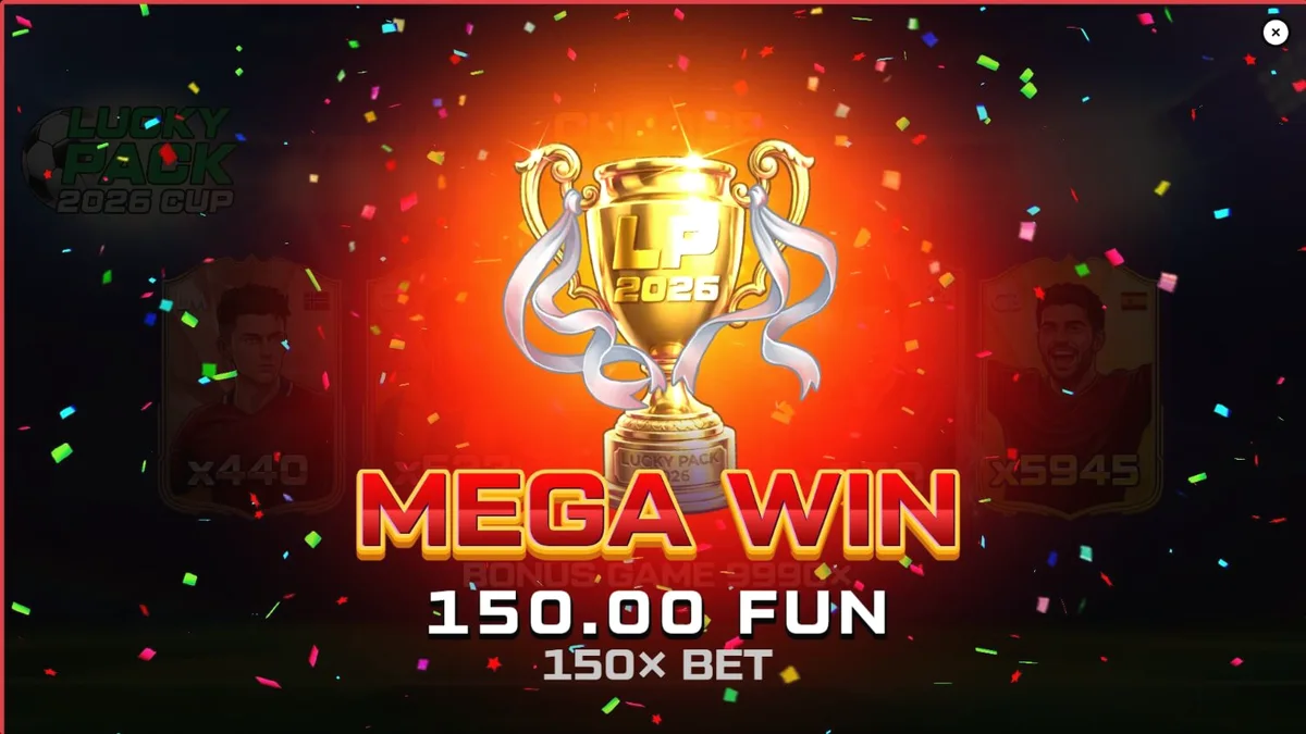 Tampilan visual lapangan sepak bola dalam slot Lucky Pack 2026 Cup